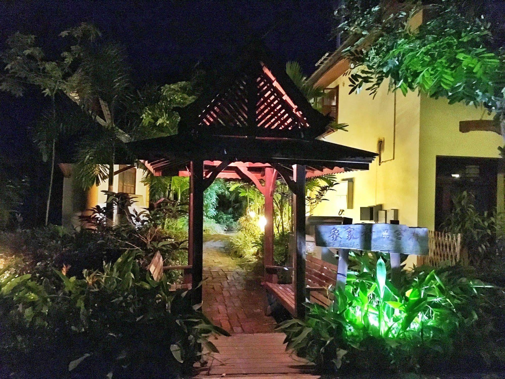 Xishuangbanna Elephanthome Boutique Guest House Exterior photo